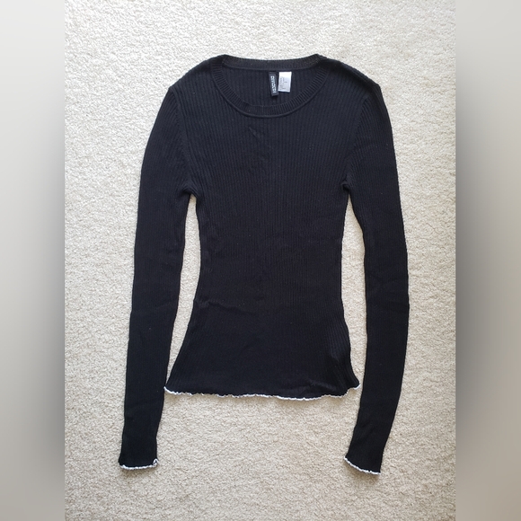 H&M Black Top with White Trimming - Picture 1 of 3
